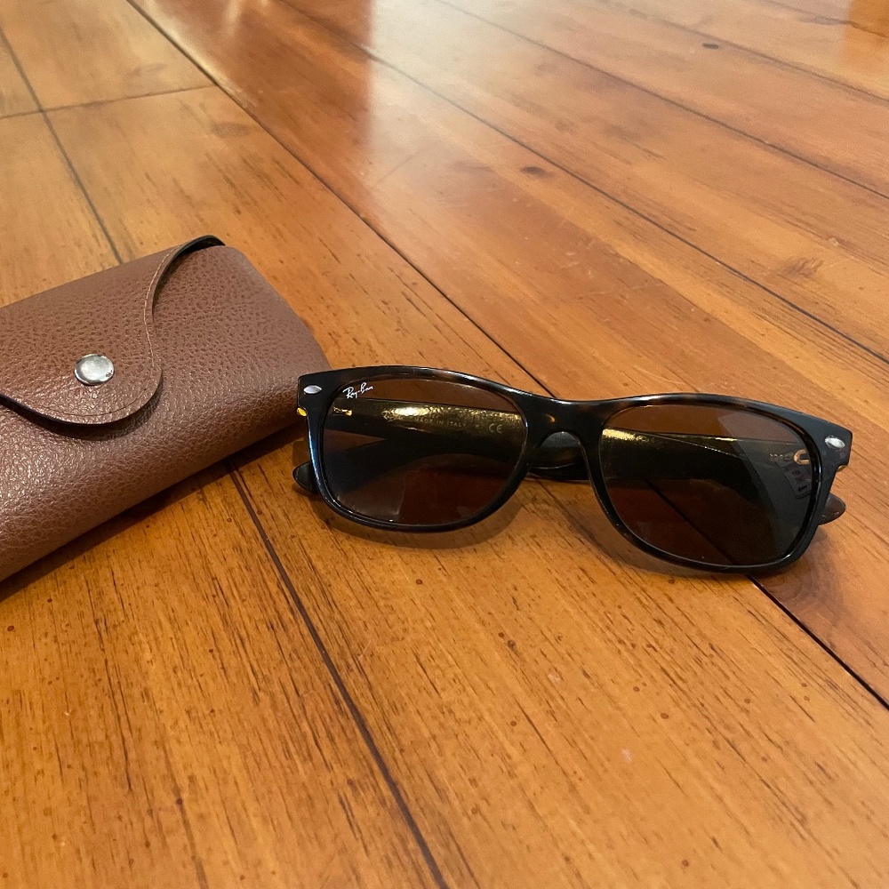 Tortoise Shell Wayfarer Ray-Bans - image 2